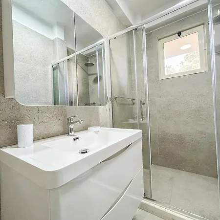 741 Inn Golem (Tirana)
