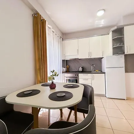 Inn 741 Golem (Tirana)