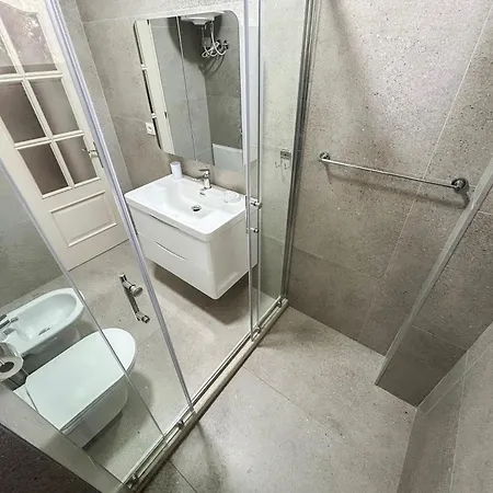 Inn 741 Golem (Tirana)